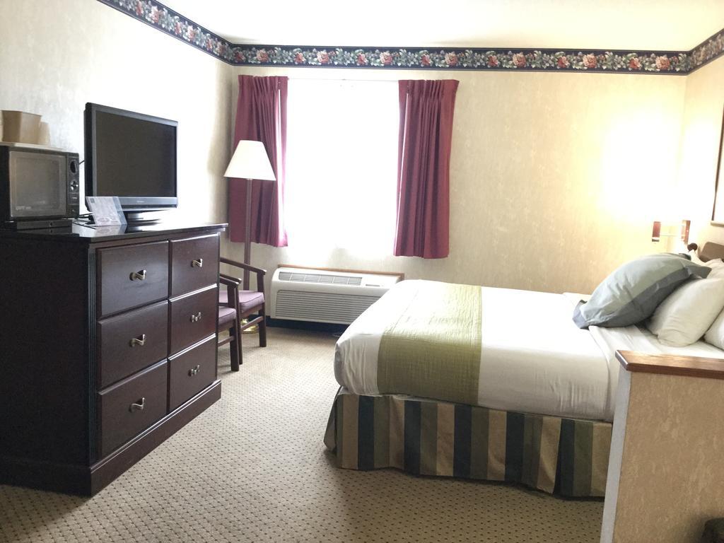 Americas Best Value Inn And Suites Saint Charles Luaran gambar