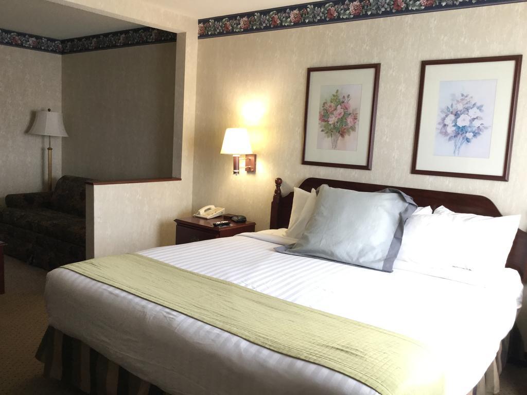 Americas Best Value Inn And Suites Saint Charles Luaran gambar