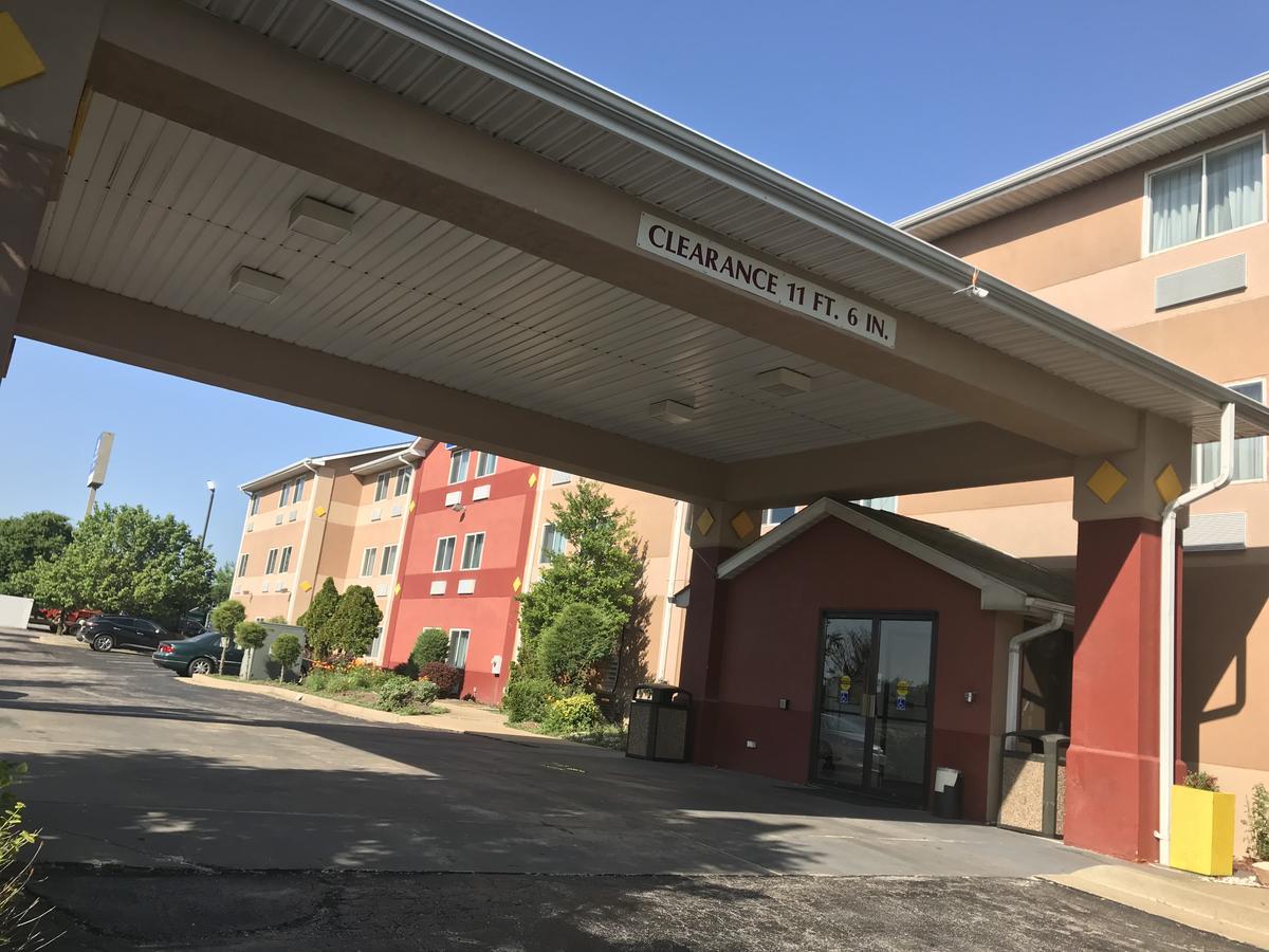 Americas Best Value Inn And Suites Saint Charles Luaran gambar