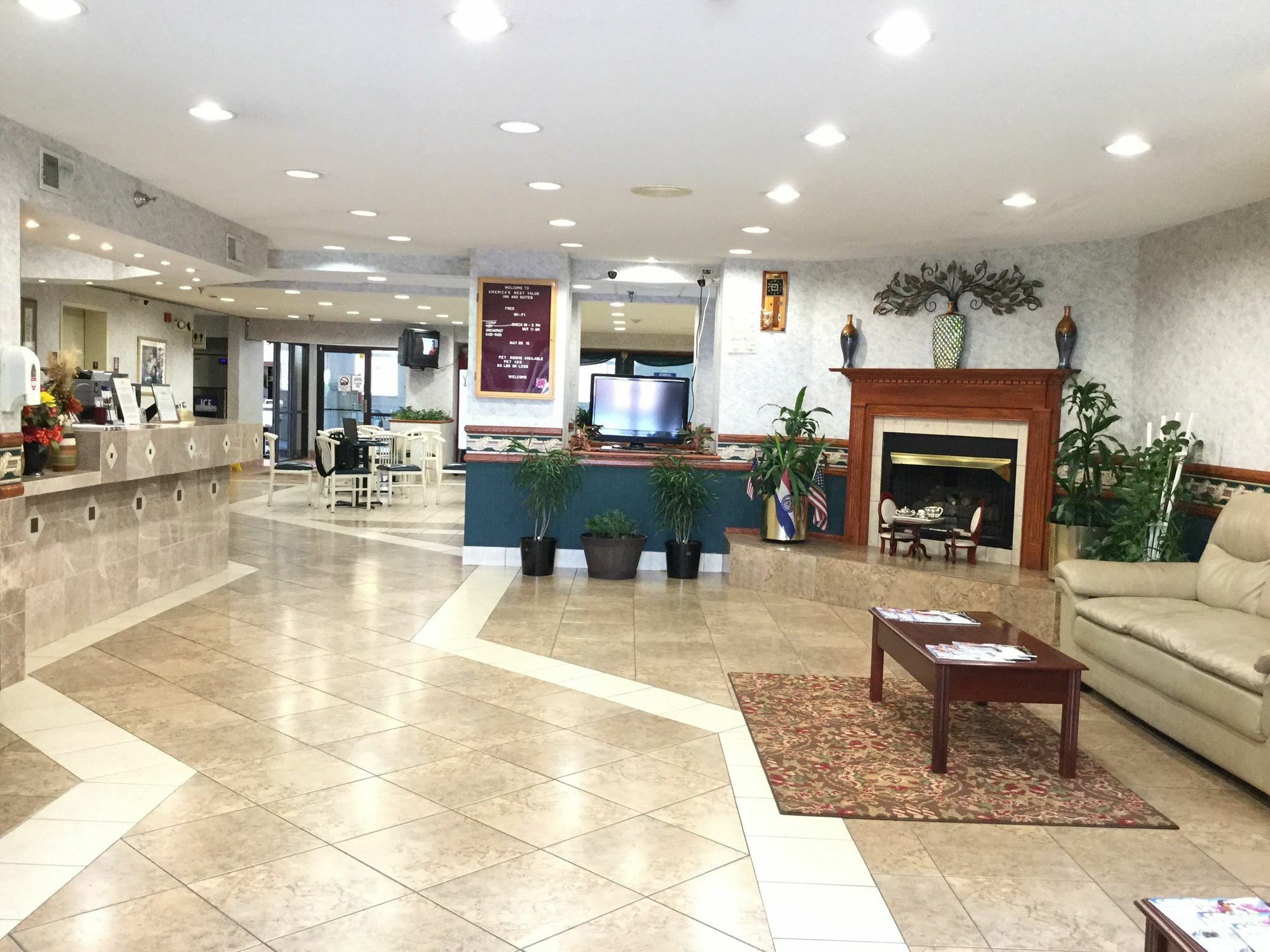 Americas Best Value Inn And Suites Saint Charles Luaran gambar