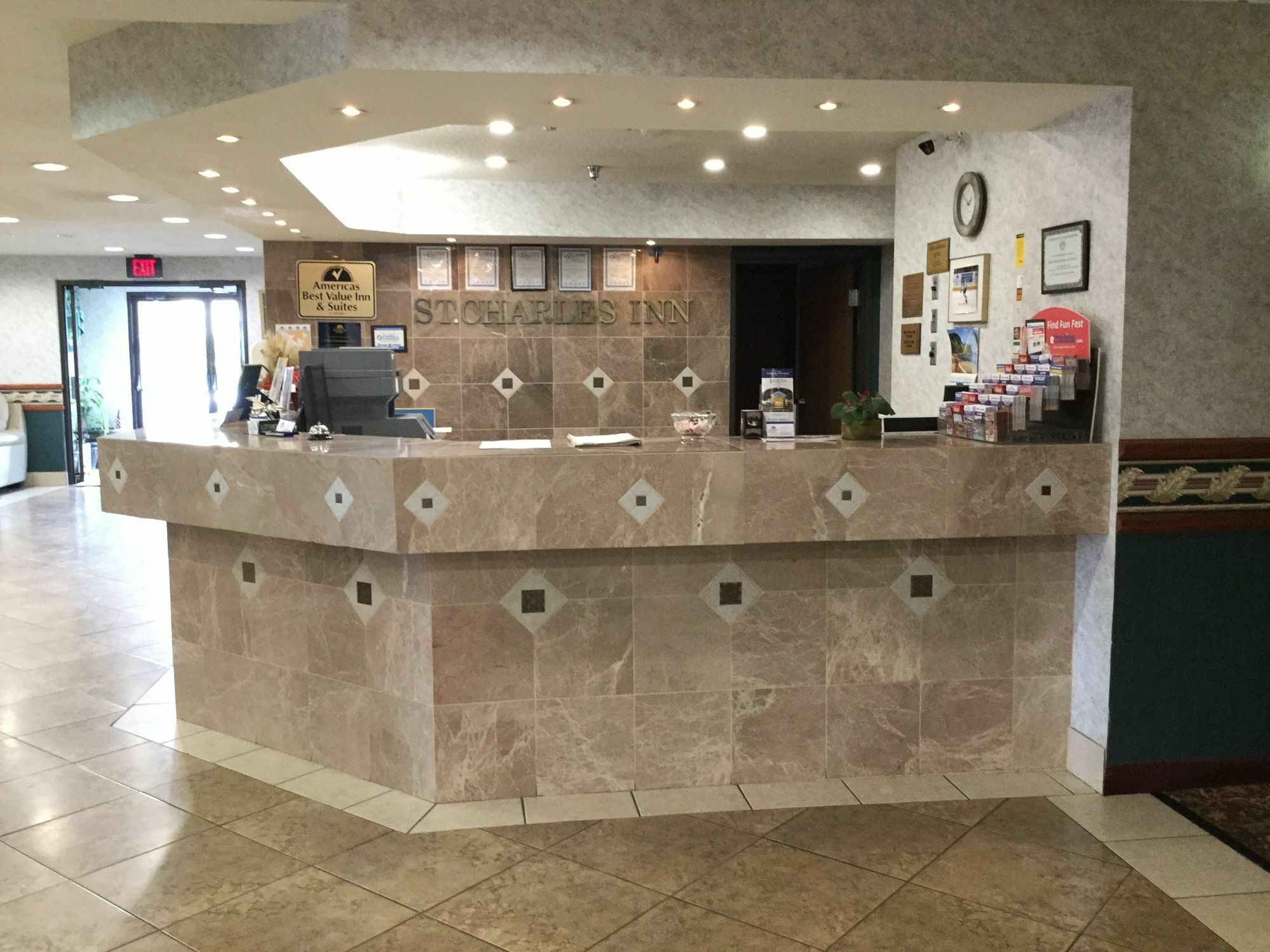 Americas Best Value Inn And Suites Saint Charles Luaran gambar