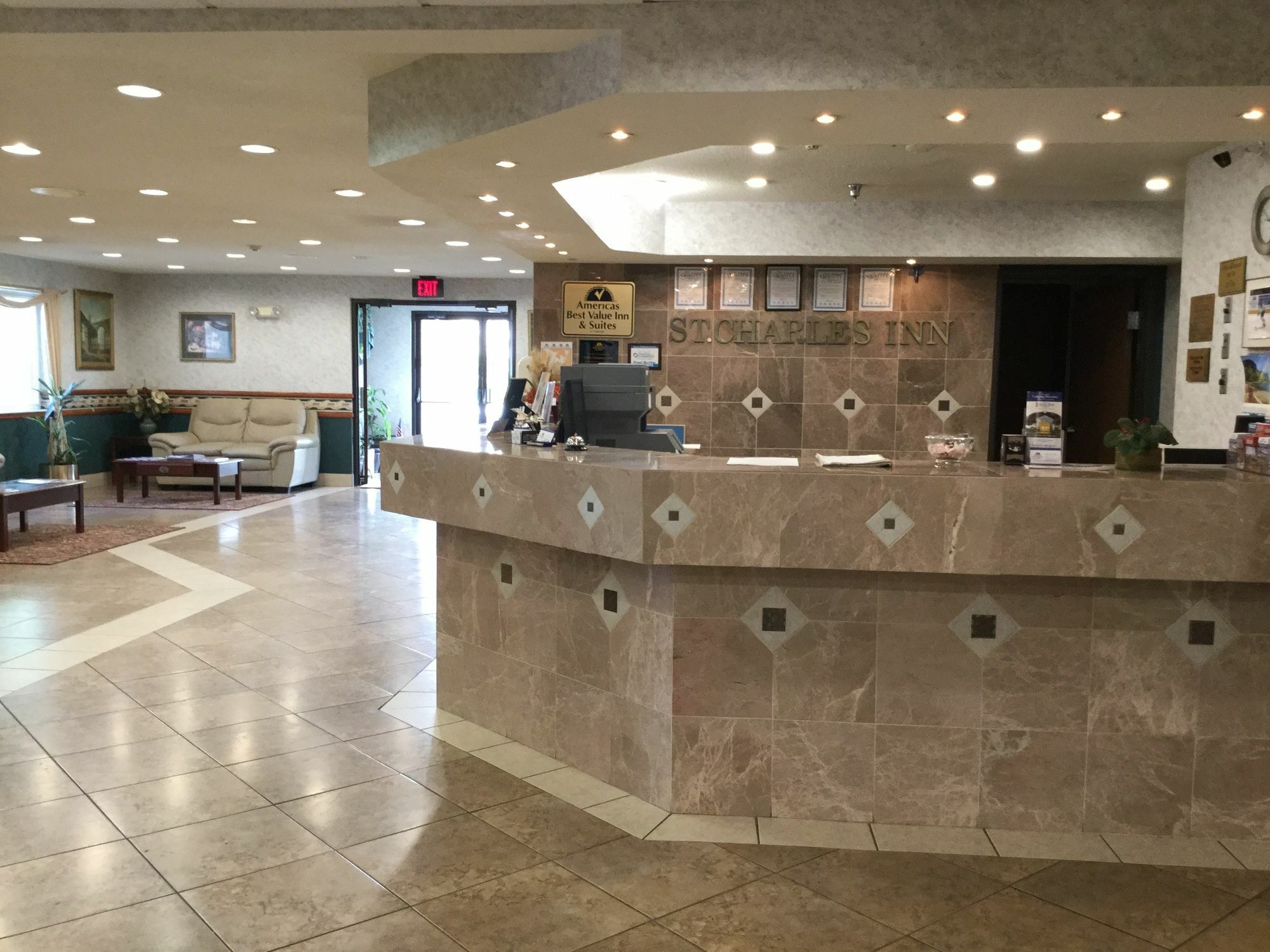 Americas Best Value Inn And Suites Saint Charles Luaran gambar